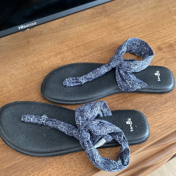 Sanuk flat sandals - Picture 1 of 3